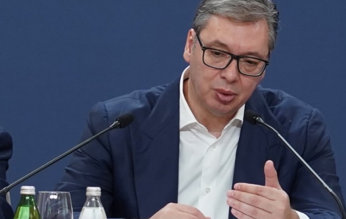 Vučić: Imamo potpuno ludilo, gledate izbezumljene ljude razrogačenih očiju