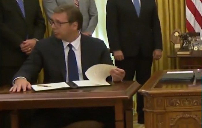 Ovo morate da vidite: Vučić ne zna šta je potpisao u Washingtonu (VIDEO)