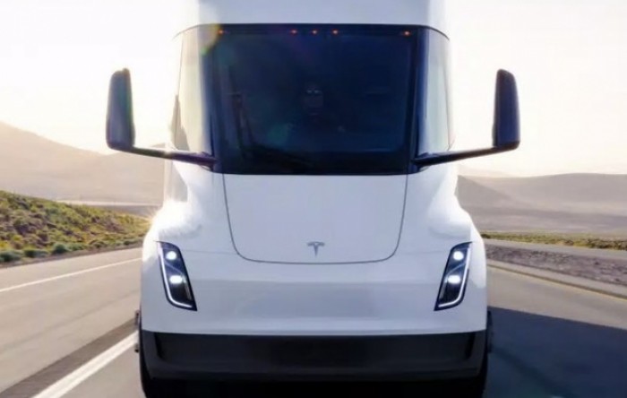 Krenula serijska proizvodnja Tesla Semi Truck električnog kamiona