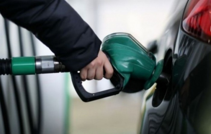 Ponovo blago pojeftinjenje goriva u Srbiji