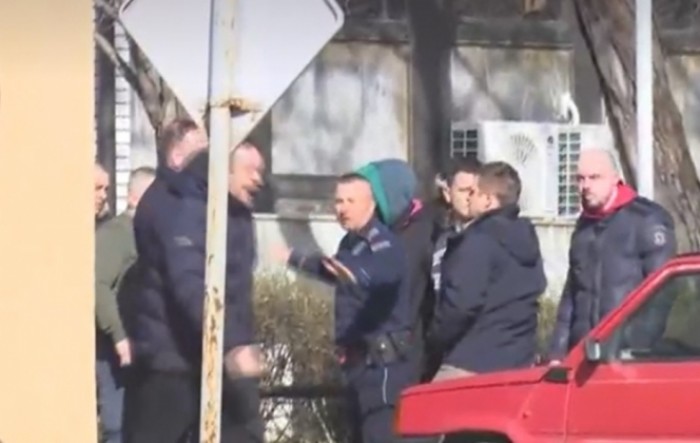 Kaos na izborima u Srbiji: Masovna tučnjava u Boru