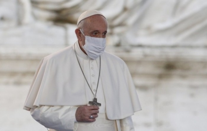 Papa obećao i dalje biti gnjavator u obrani siromašnih