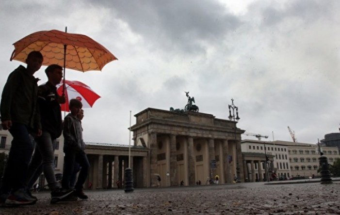 Njemačka pooštrava mjere u prosincu, ali se nada predahu za Božić