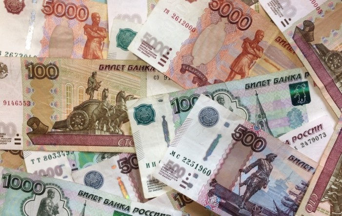 Zapadni investitori ignoriraju američke sankcije Rusiji, rublja ojačala