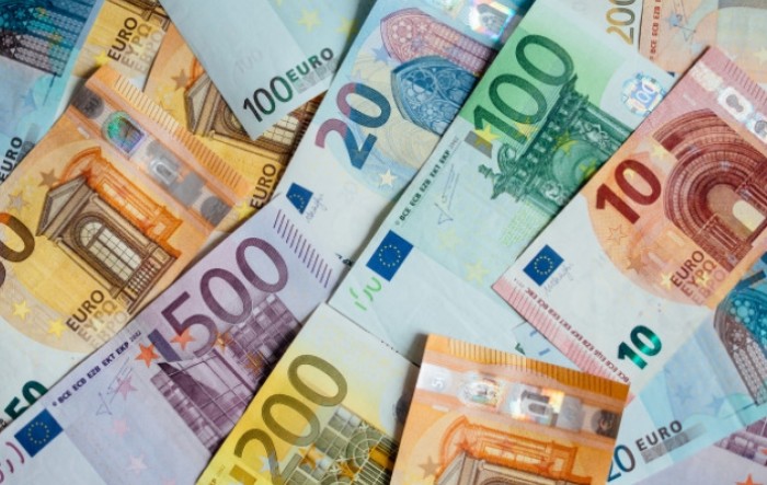 Euro blago ojačao, trgovci čekaju ECB