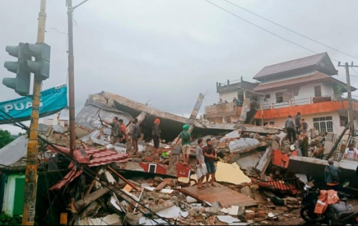 U potresu na indonezijskom otoku najmanje 35 poginulih, stotine ozlijeđenih