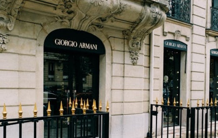 Armani započinje pregovore s tri velika igrača o prodaji manjinskog udjela