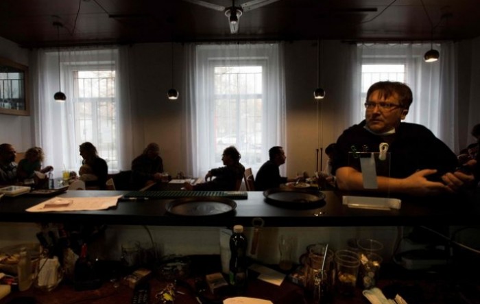 Pobuna u Češkoj: Vlasnici otvorili barove i restorane unatoč zabranama
