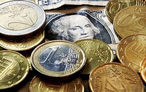 Dolar blago ojačao treći tjedan zaredom, euro oslabio