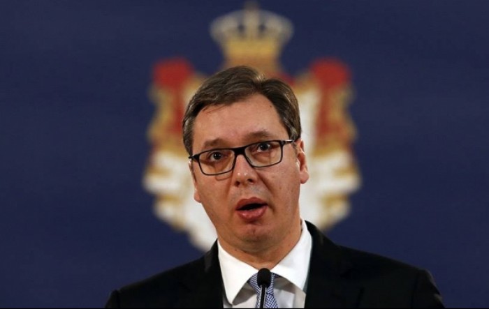 Problemi s migrantima: Vučić naredio hitnu upotrebu Vojske u Šidu
