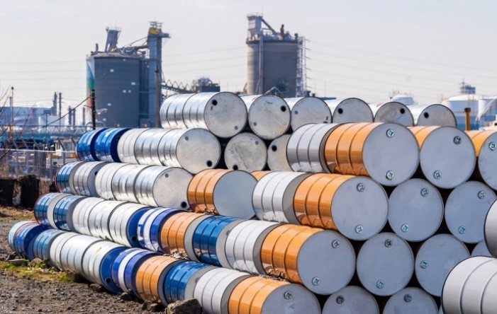 Naznake slabe potražnje zadržale cijene nafte ispod 80 dolara