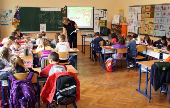 Austrijanci djeci daju korona testove u obliku lizalica