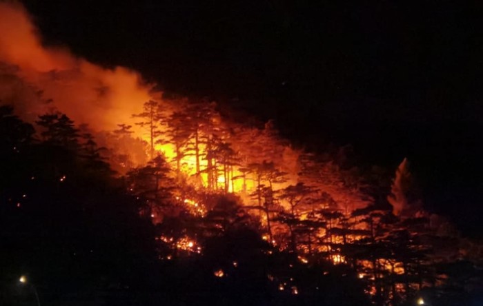 Dramatično u Crikvenici, požar se približio kućama