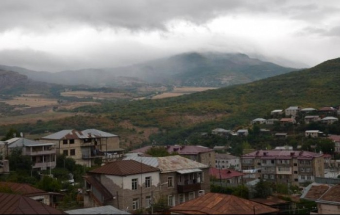 Armenci u Karabahu prihvatili ponižavajući sporazum, sad predaju oružje