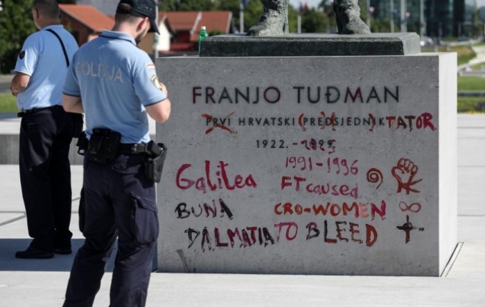 Išaran spomenik Tuđmanu u Zagrebu, netko napisao da je bio diktator