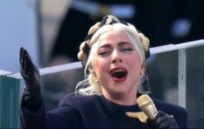 Lady Gaga otpjevala himnu na inauguraciji, društvene mreže oduševljene (VIDEO)