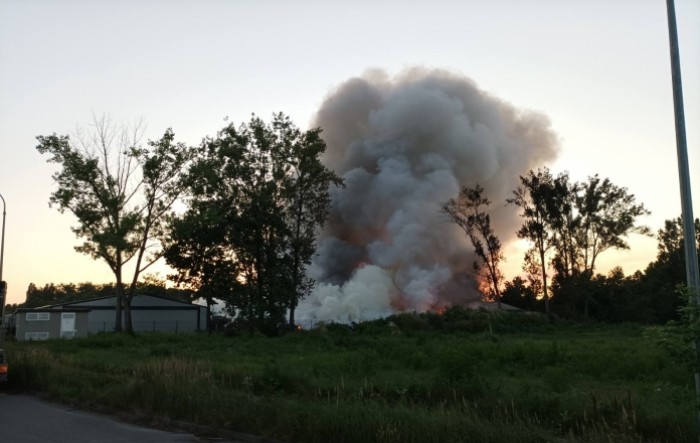 Uzrok velikog požara u Sisku - samozapaljenje otpada