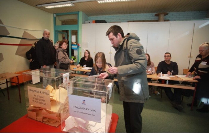 Brojne nepravilnosti na izborima u Srbiji, u Beogradu veća izlaznost