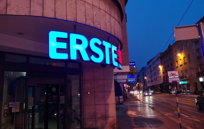 Erste banka ukinula naknade za podizanje novca na bankomatima drugih banaka
