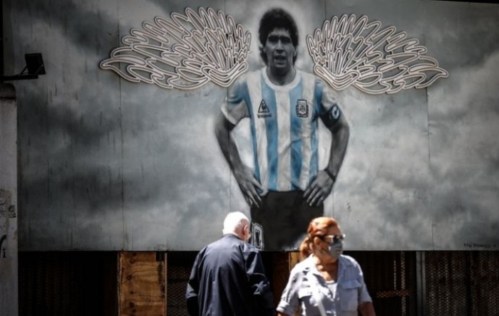 Sveci zaštitnici Napulja: Mučenik i Maradona