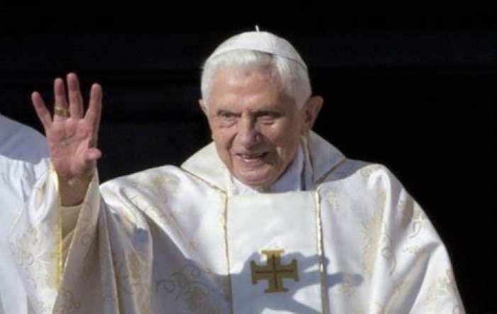 U duhovnoj oporuci Benedikt XVI. traži oprost