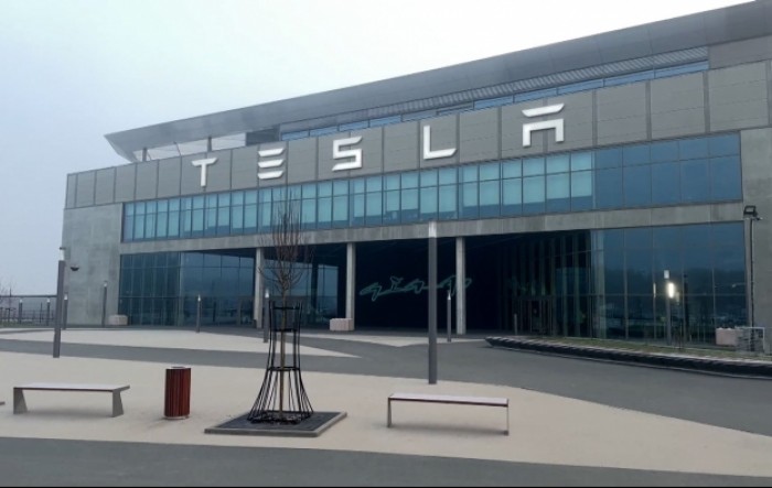 Tesla zbog napada na dalekovod gubi stotine milijuna eura