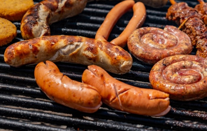 Pula staje na kraj ludim cijenama na Adventu. Kobasica i hamburger maksimalno 5 eura, kuhano vino 3 eura