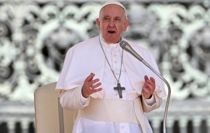 Papa Franjo više ne treba pomoć mehaničke ventilacije