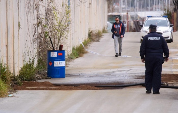 Split: Policija zatvorila ulicu iz koje se izlijeva neidentificirana tekućina