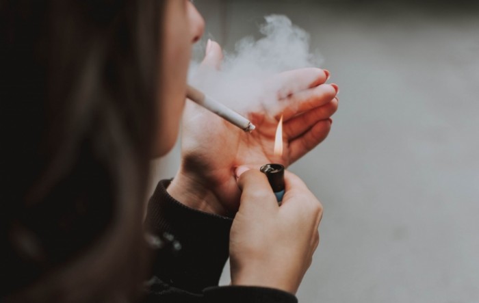 Hrvatski učenici masovno puše e-cigarete koje izazivaju upalu pluća