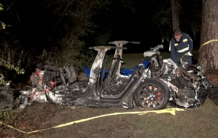 Tesla bez vozača izazvala nesreću u Teksasu, dvoje mrtvih