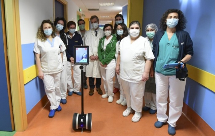 Italija: Roboti spašavaju sestre i liječnike