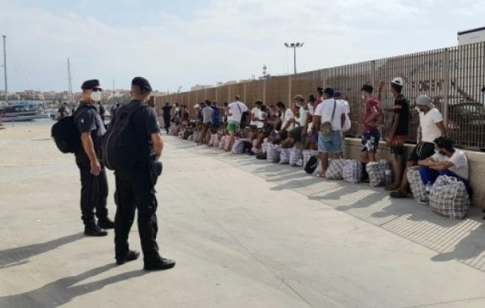 Sicilija zbog koronavirusa želi zatvoriti prihvatne centre za migrante