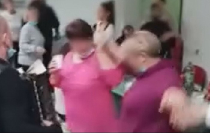 Skandalozno: Medicinske sestre u covid bolnici Dubrava plešu uz zvuk harmonike