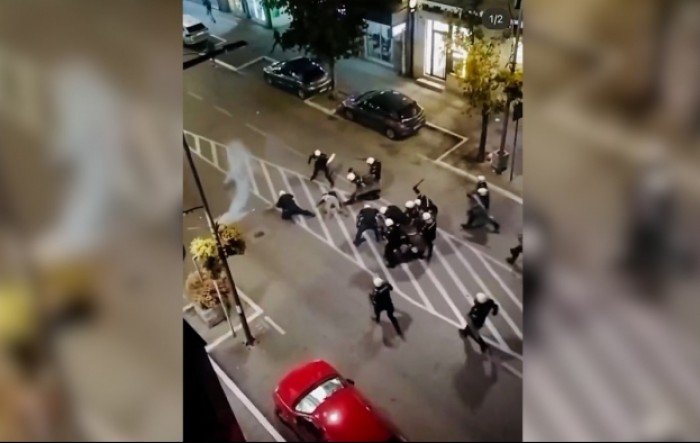 Užas u Valjevu: Policija mlatila prolaznike, izvlačili ljude iz kafića