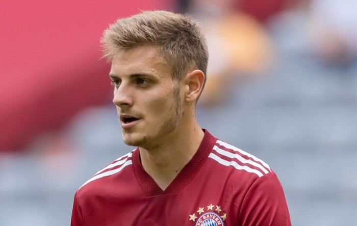 Josip Stanišić potpisao novi ugovor s Bayernom do 2026.