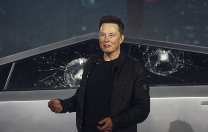 Musk: Ljude moramo spojiti sa strojevima