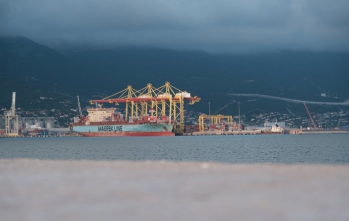 Maersk obustavlja kontejnerski promet s Rusijom