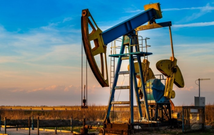 Zabrinutost zbog širenja korone zadržala cijene nafte ispod 56 dolara