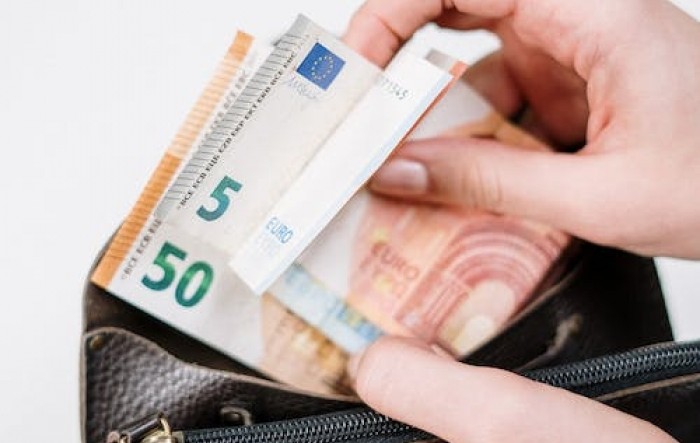 Prosječna neto plaća za lipanj 1.444 eura, realno viša za 5,9 posto
