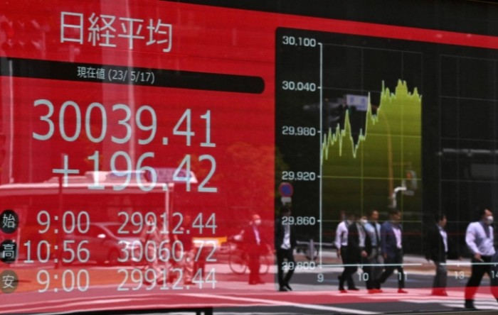 Azijska tržišta: Indeksi većinom pali, Nikkei 225 najjači u 33 godine