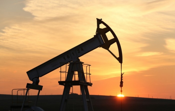 Cijene nafte pale ispod 44 dolara zbog pada potražnje u SAD-u