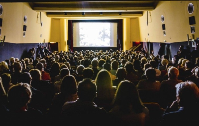 Garić: Poslednji udarac na poslovanje bioskopa u Srbiji