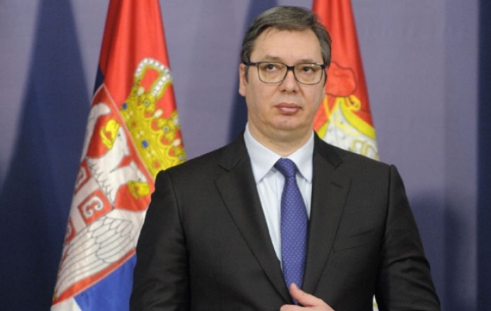 Vučić zamolio privatnike da ne otpuštaju radnike