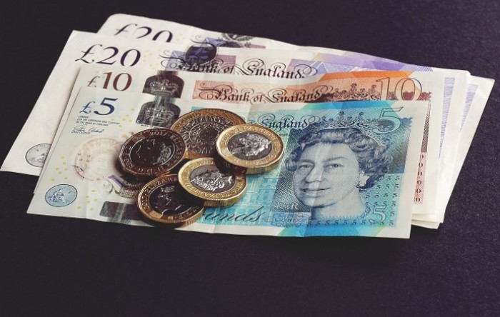 Britanska središnja banka intervenira zbog slabljenja funte, otkupljuje državni dug