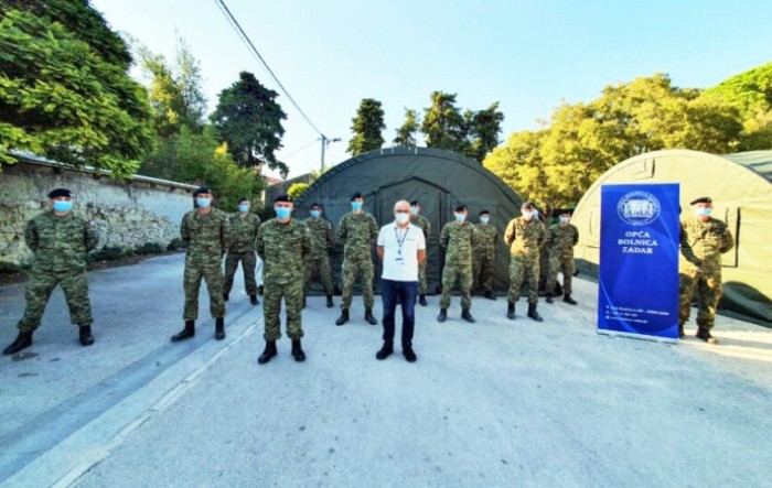 Hrvatska vojska postavila šatore Alaska ispred Opće bolnice Zadar