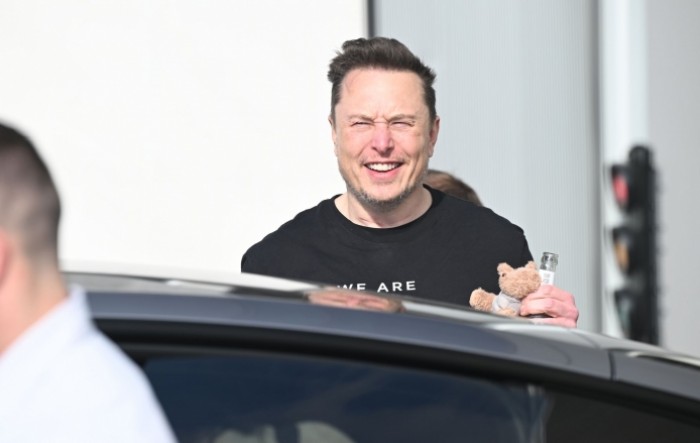Tesla i SpaceX razmatraju spajanje