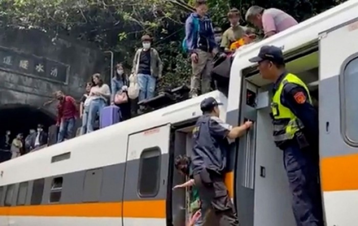 U željezničkoj nesreći na Tajvanu poginulo najmanje 36 ljudi