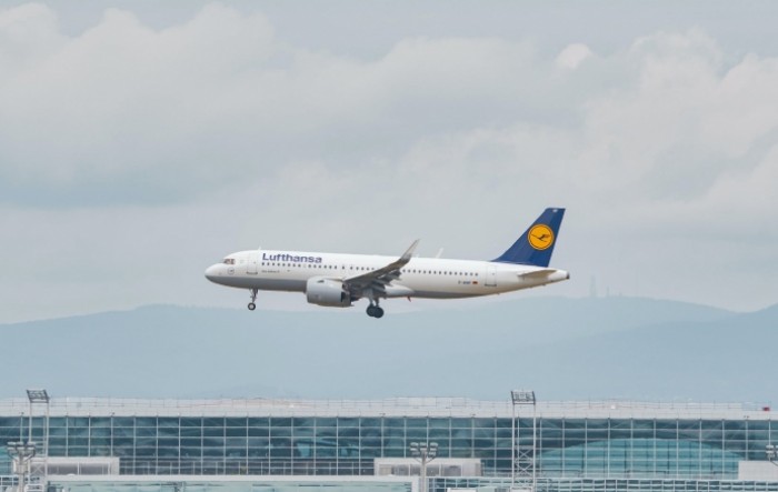Lufthansa će povećati plaće njemačkom kabinskom osoblju