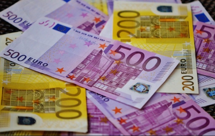 Euro prema dolaru porastao treći tjedan zaredom